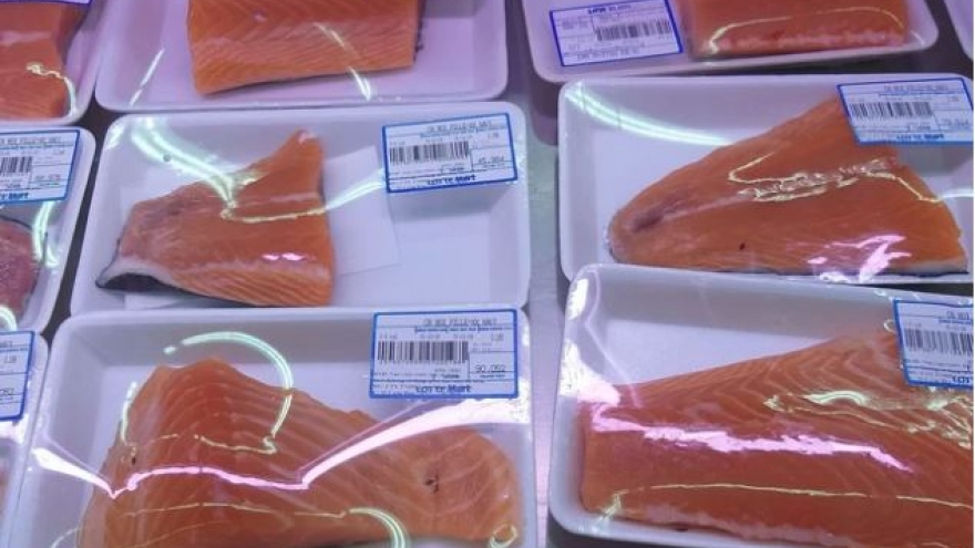 Giá cá hồi tăng “sốc”, lên đến gần 900.000 đồng/kg